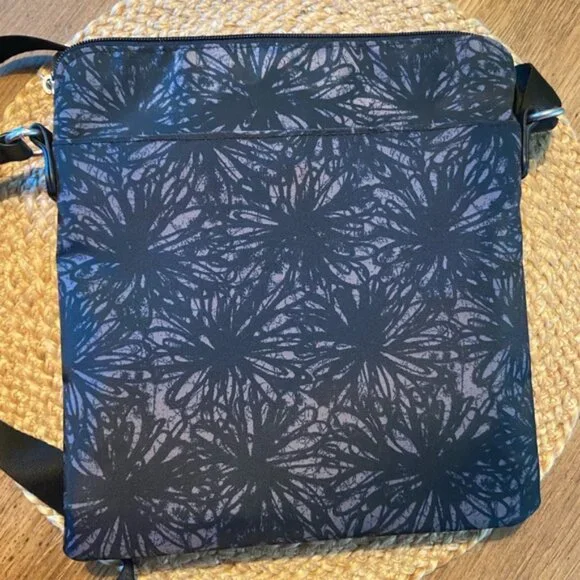 Baggalini Go Bagg Crossbody Bag and RFID Phone Wristlet Set - Picture 2 of 8